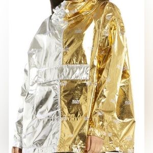 NIKE women’s medium metallic sports jacket in amazing condition